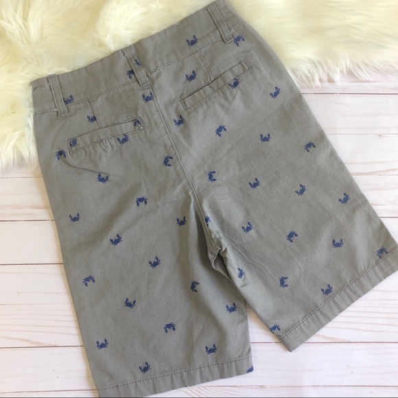 Cherokee Gray Shorts with Blue Crab Print (16) - Picture 3 of 4